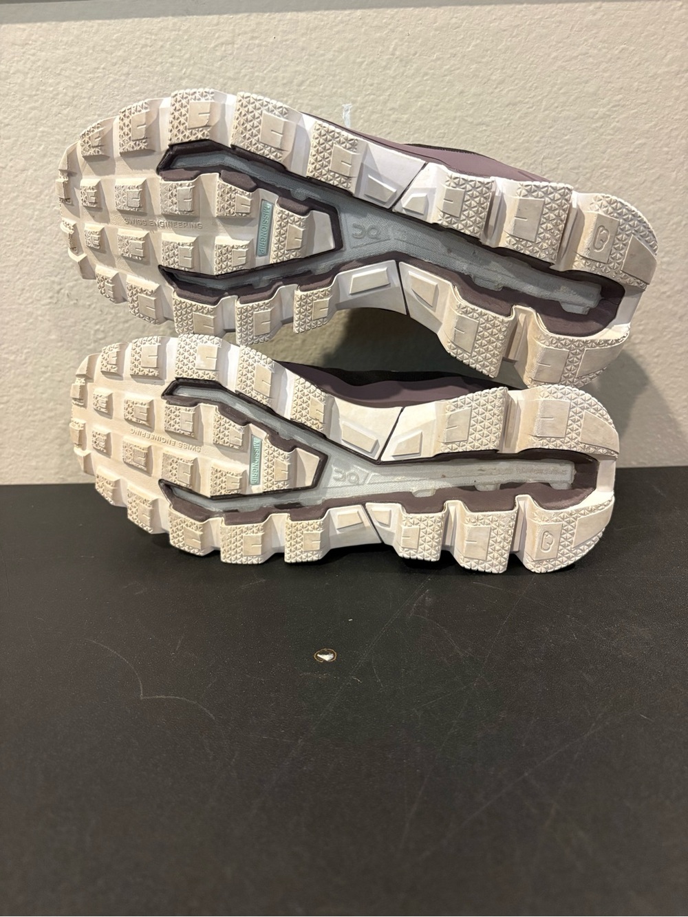 On Cloudventure Shadow/Grape Running Shoes Women Size 8.5 Fast Shipping - Picture 7 of 9